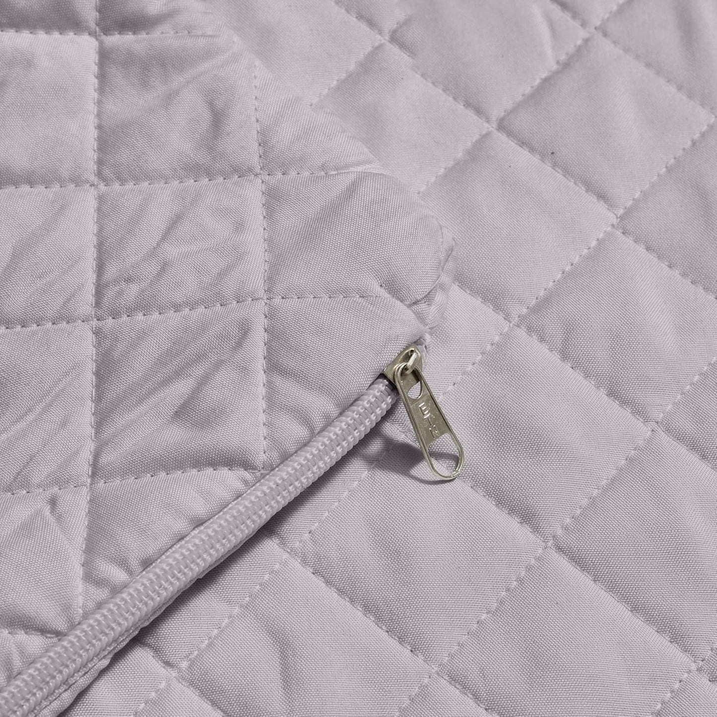 Comfortable quilted waterproof pillow cover