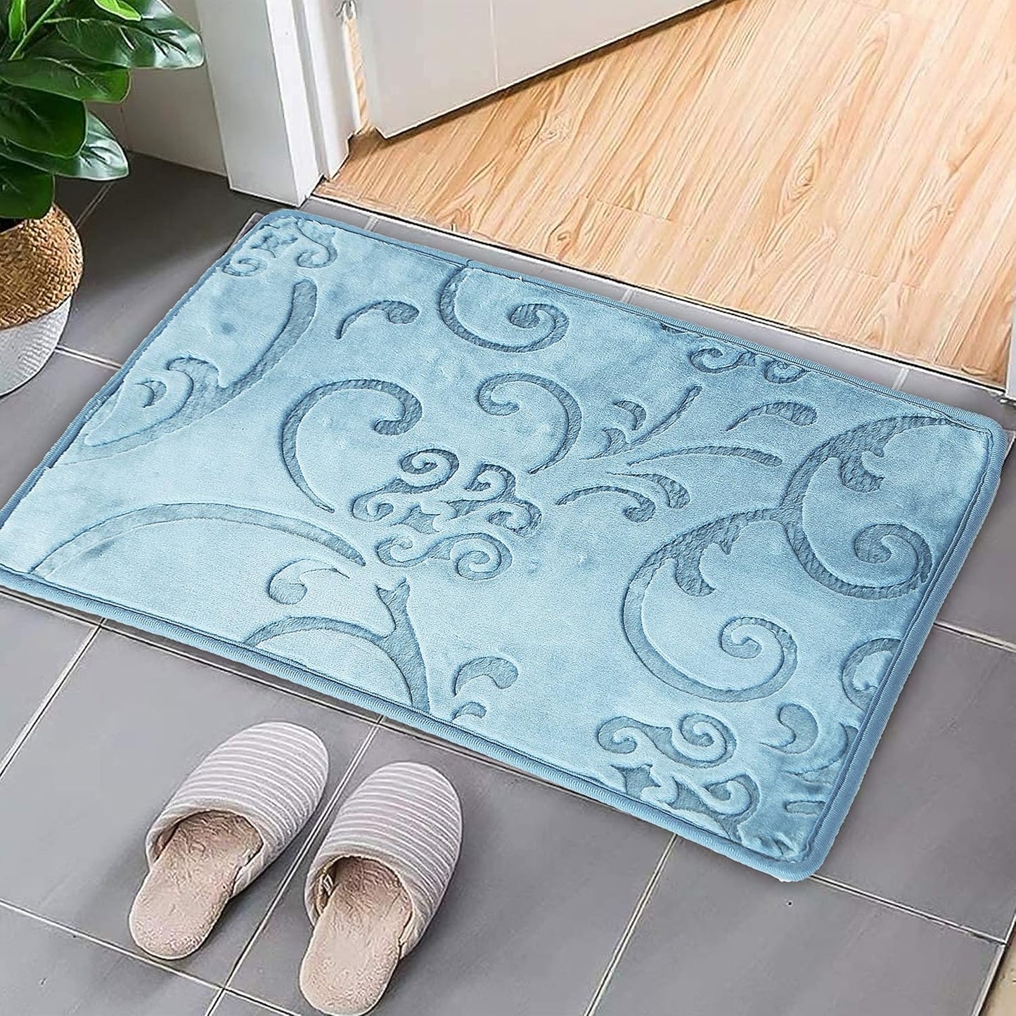 Soft anti-skid bathroom rug by Curious Lifestyle