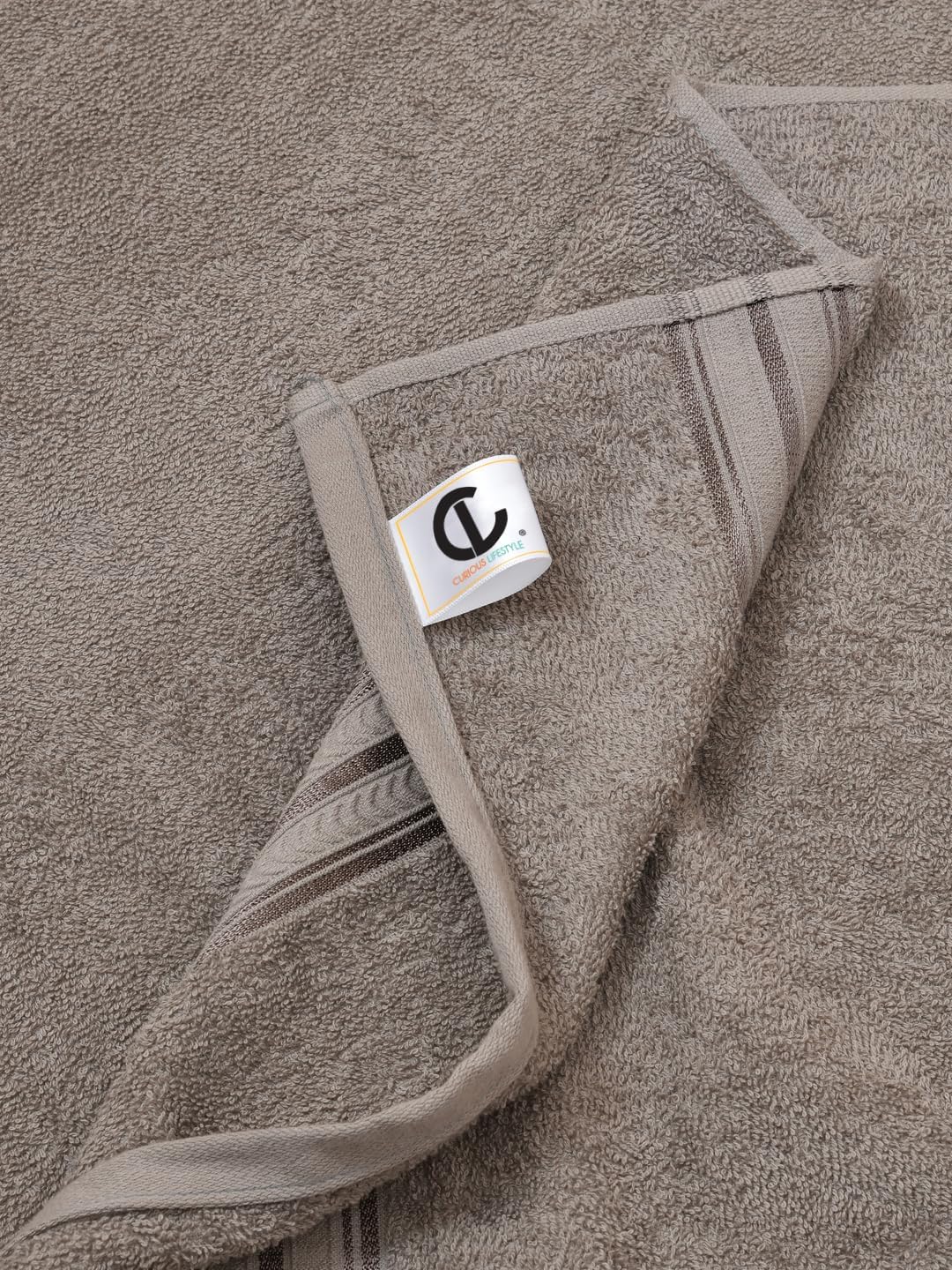 Extra smooth cotton towel with fluffy 600 GSM absorbent fabric